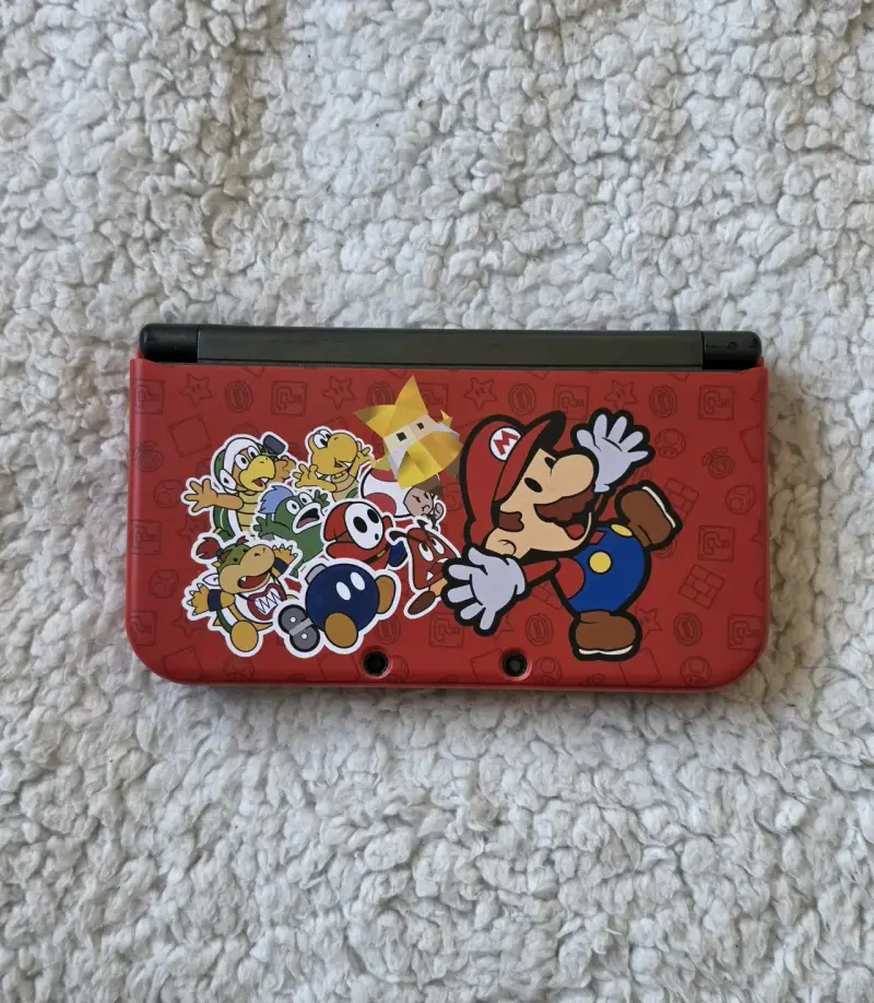 Consola New Nintendo 3DS XL + R4 Gold Pro - 3