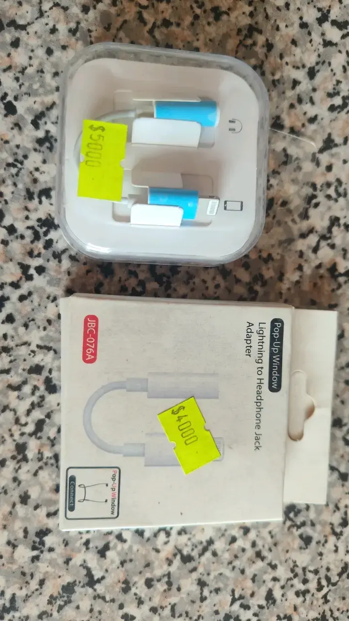 Adaptador Lightning a Jack de Audífonos - 1