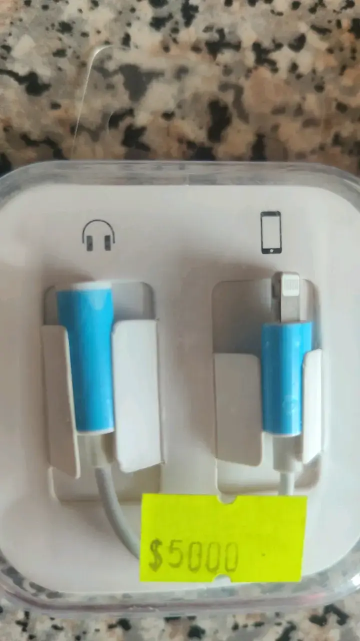 Adaptador Lightning a Jack de Audífonos - 2