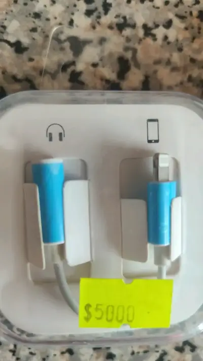 Adaptador Lightning a Jack de Audífonos - miniatura 2