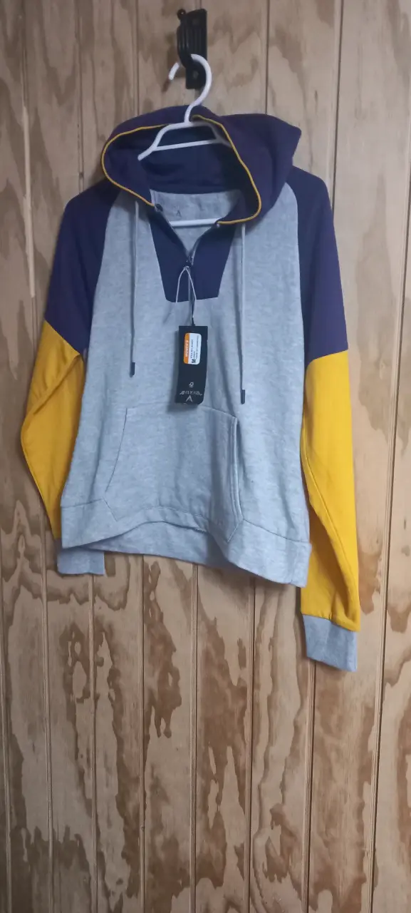 Conjunto de ropa para mujer con blusa estampada y pantalones decorados - 4