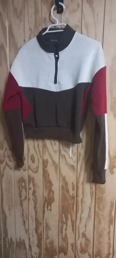 Conjunto de ropa para mujer con blusa estampada y pantalones decorados - miniatura 5