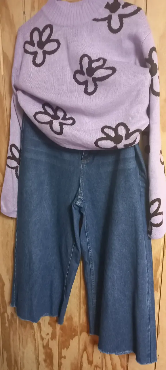 Conjunto de ropa para mujer con blusa estampada y pantalones decorados - 6