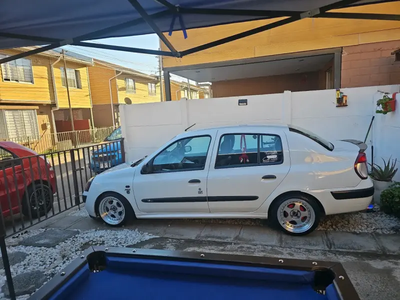 Renault clio - 1