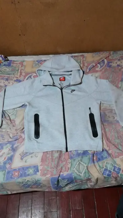 Polerón con capucha gris Nike Tech para hombre - miniatura 1