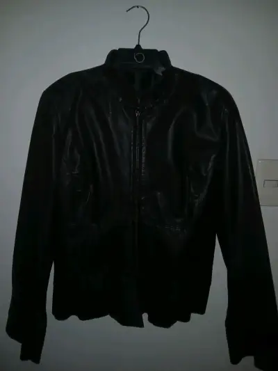 Chaqueta de cuero negra para mujer - miniatura 1