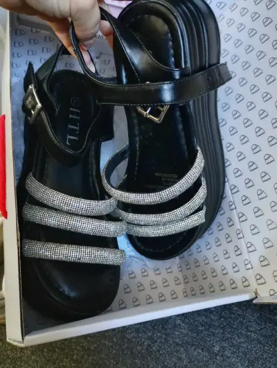 Sandalias negras con detalles brillantes 36 - miniatura 1