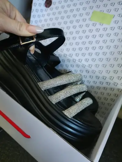 Sandalias negras con detalles brillantes 36 - miniatura 2
