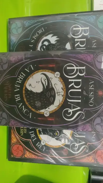 Set de libros Asesino de Brujas de Shelby Mahurin - miniatura 1