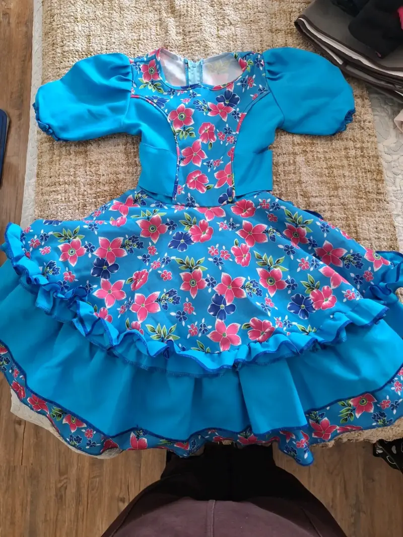 Vestido de cueca niña azul con flores talla 4