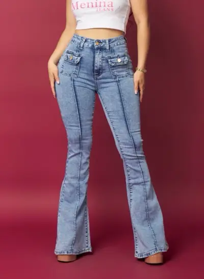 Jeans acampanados de mezclilla azul para mujer - miniatura 1