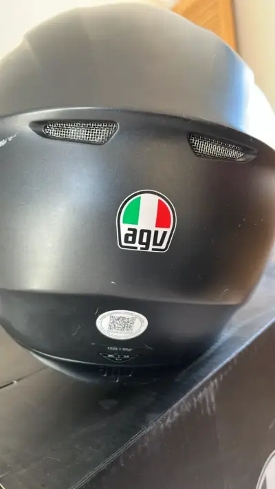 Casco de moto AGV negro con visor - miniatura 4