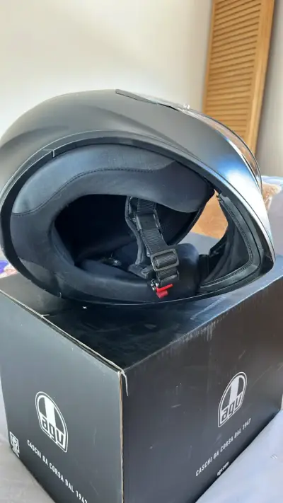 Casco de moto AGV negro con visor - miniatura 5