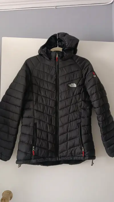 Chaqueta negra The North Face con capucha - miniatura 1