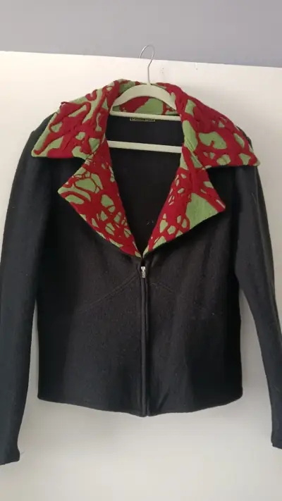 Chaqueta negra The North Face con capucha - miniatura 2
