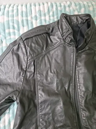Chaqueta de cuero negra para hombre talla M - miniatura 2