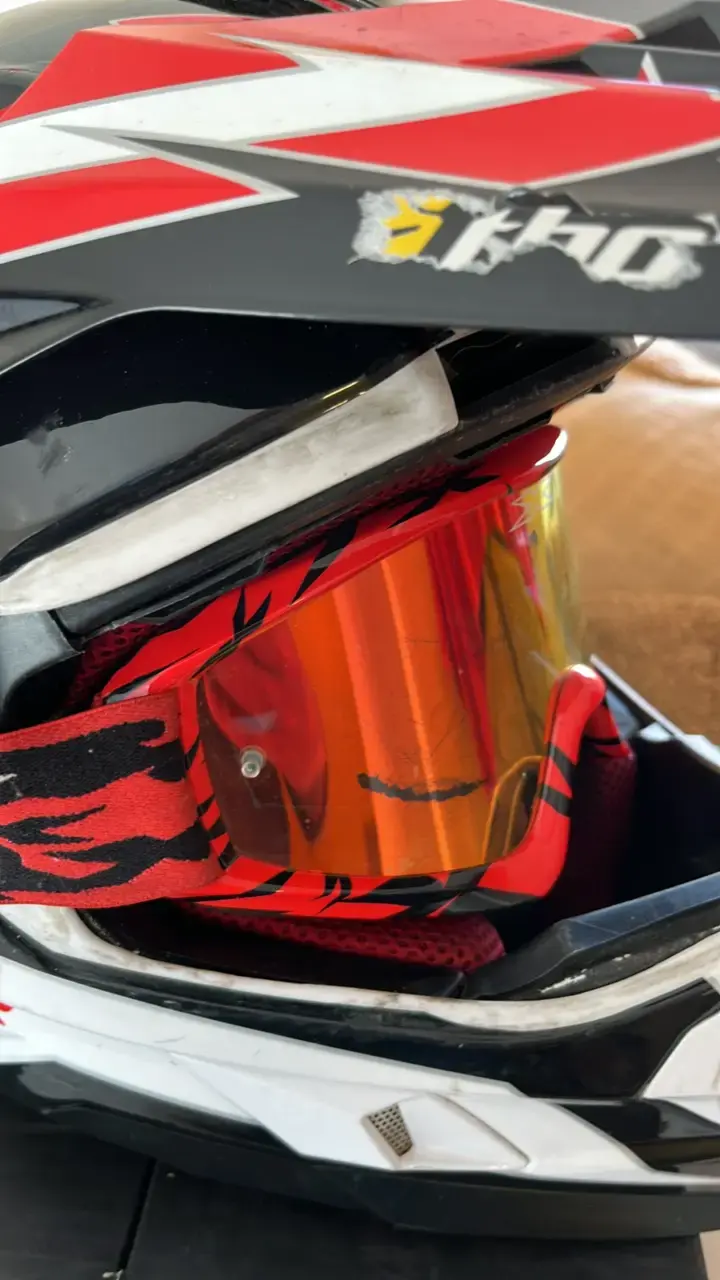 Casco de motocross LS2 con gafas integradas - 4