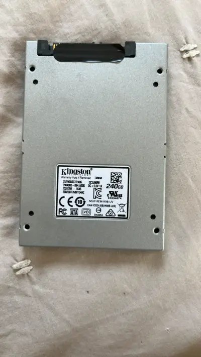 Disco SSD Kingston 240GB en buen estado - miniatura 1