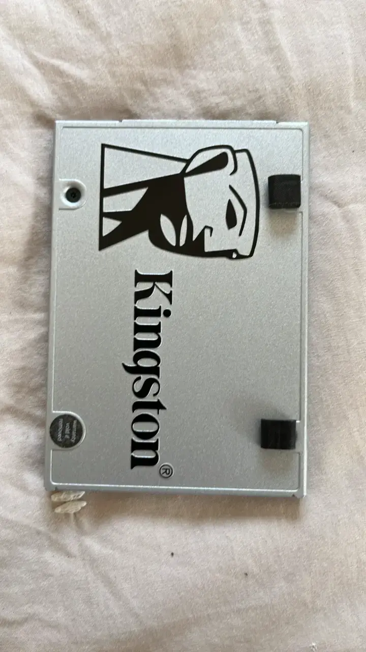 Disco SSD Kingston 240GB en buen estado - 2
