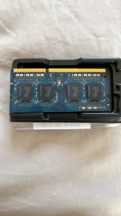 Memoria RAM Hynix 2GB DDR3 para Laptop - miniatura 2