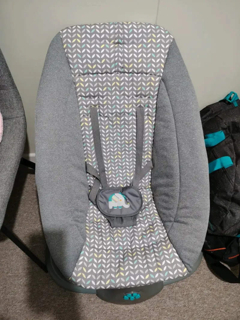 Silla mecedora para bebé gris con diseño de elefante - 2