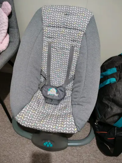Silla mecedora para bebé gris con diseño de elefante - miniatura 3