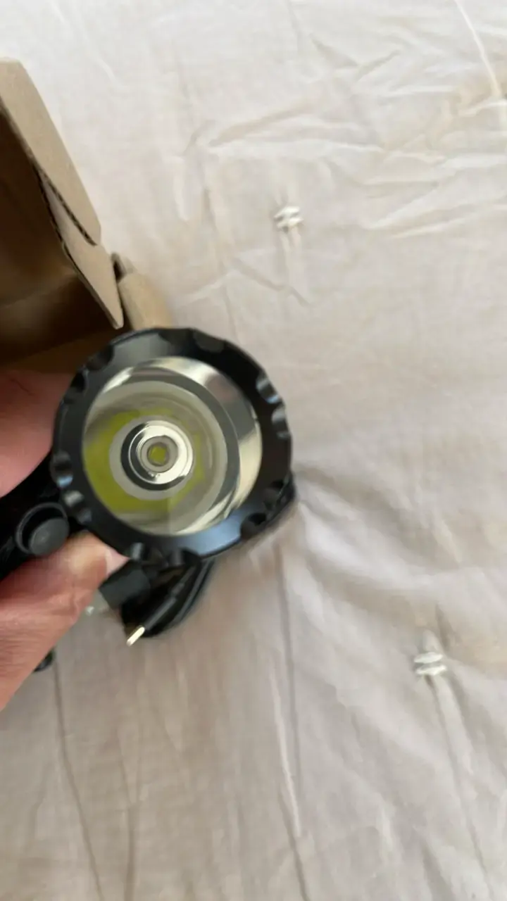 Linterna táctica recargable con accesorios - 5