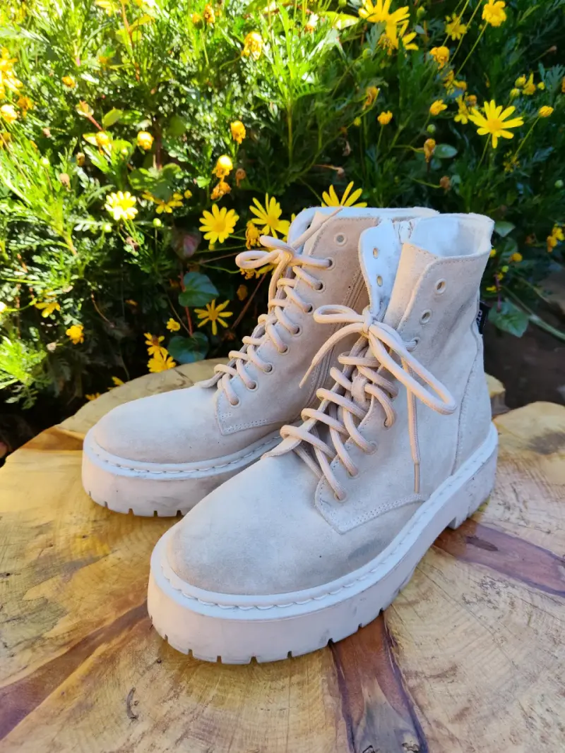 Botines de gamuza beige con plataforma - 2
