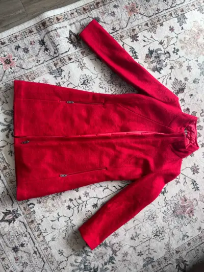 Abrigo rojo para mujer con cierre - miniatura 1