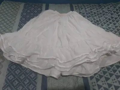 Vestido floral rojo con lazo para niña - miniatura 2