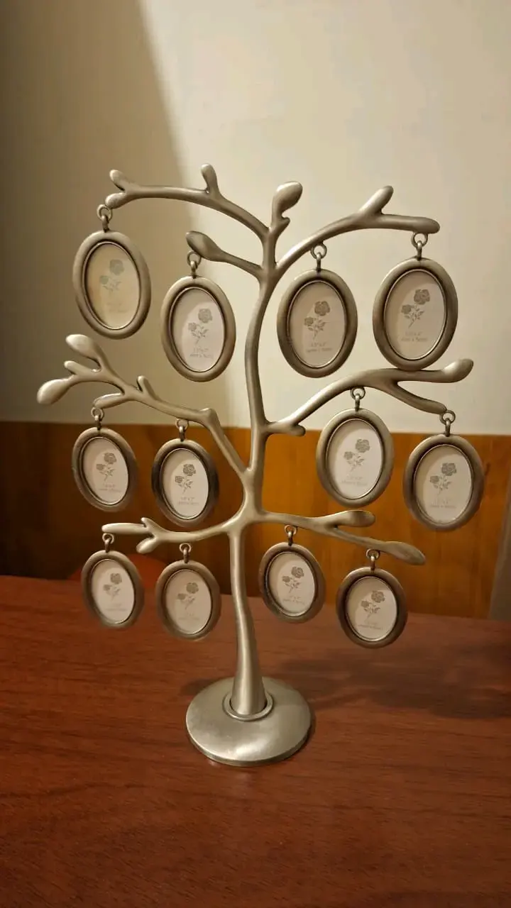 Árbol portarretratogenealógico metal para 12 fotos