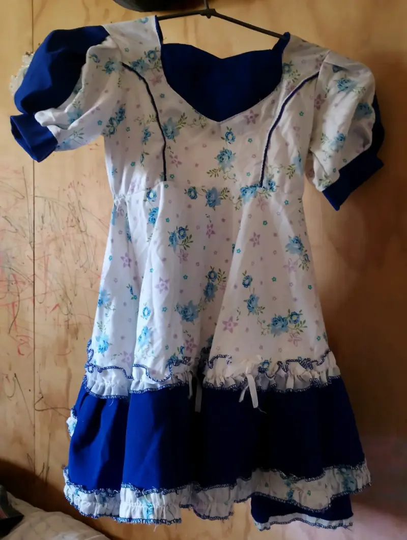 Vestido de niña con flores y encaje - 5