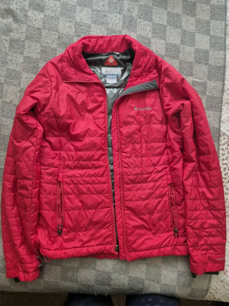 Chaqueta Columbia roja para clima frío