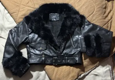 Chaqueta de eco cuero forrada con chiporro - miniatura 1