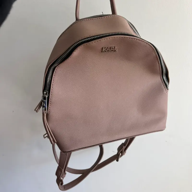 Mochila Karl Lagerfeld color rosa elegante - 1
