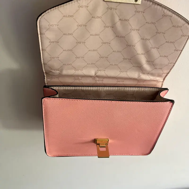 Cartera de mano rosa Aldo con asa decorativa - 2
