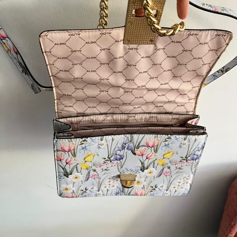 Cartera floral con cadena dorada - 2