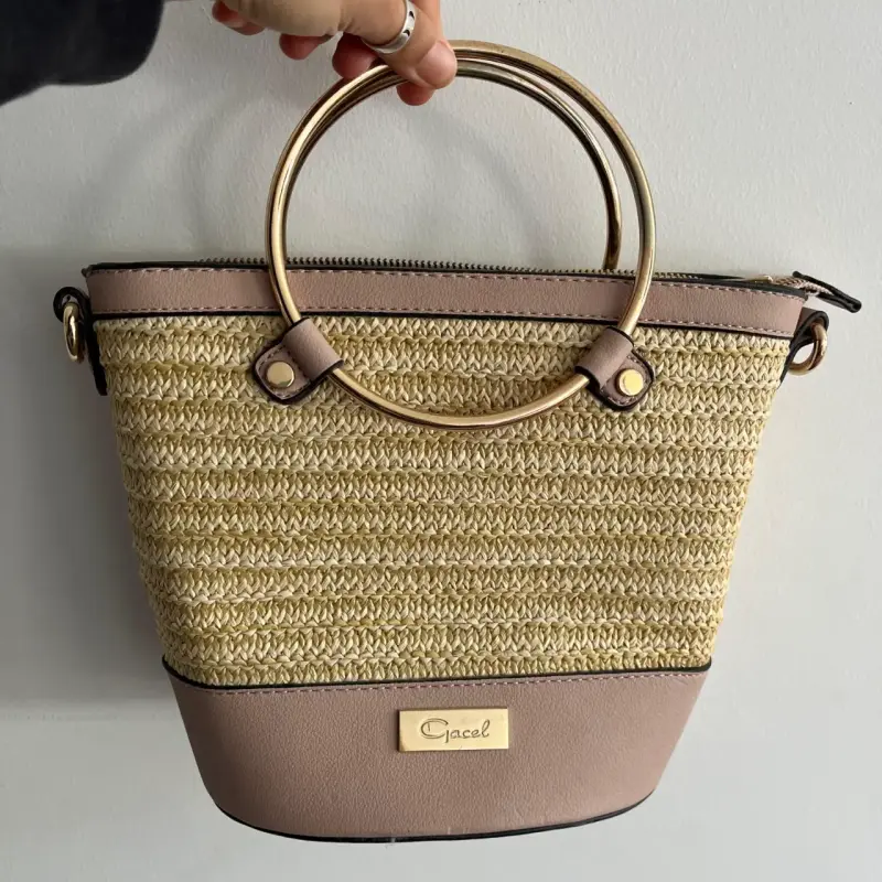 Bolso de mano tejido con asas doradas Gacel