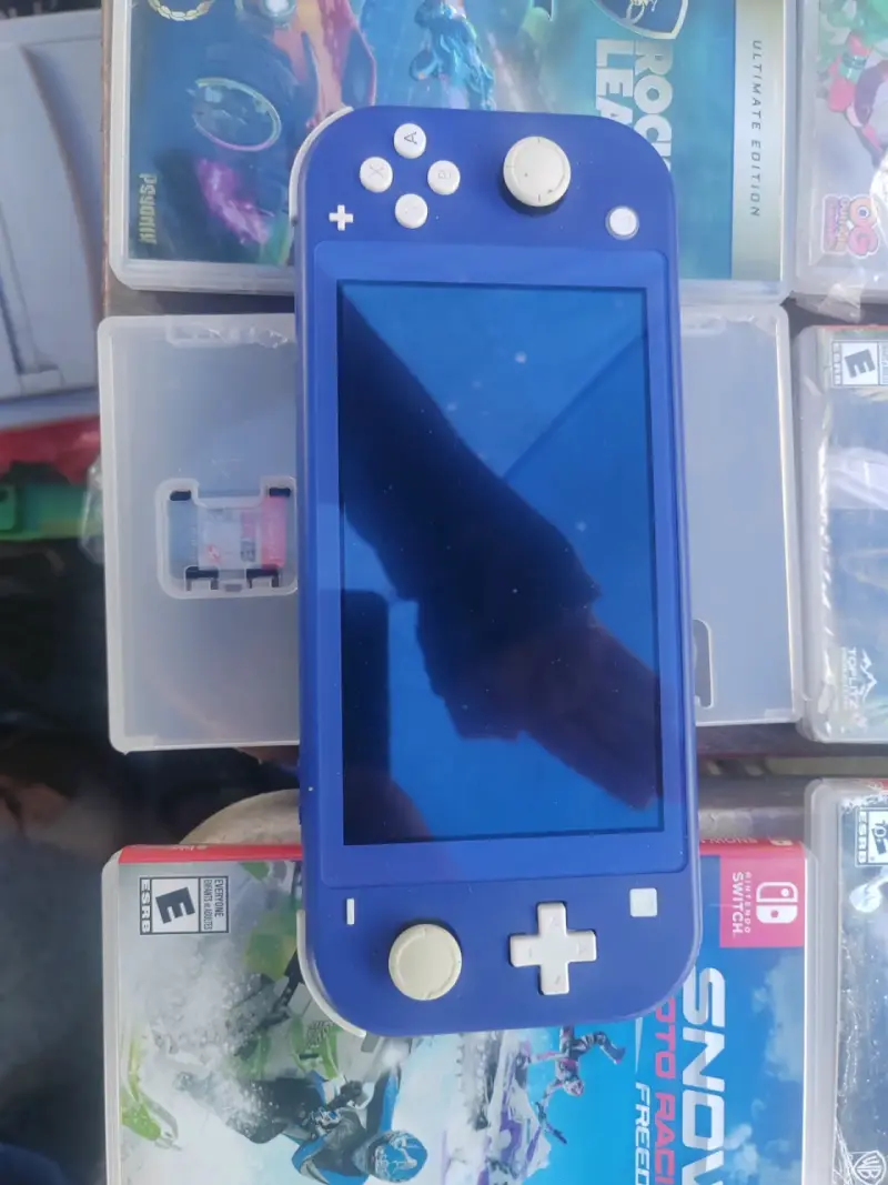 Consola Nintendo Switch Lite Azul con Juegos - 2