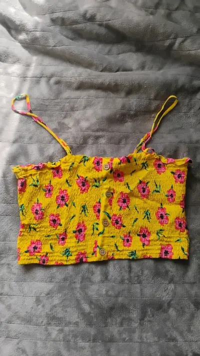 Top amarillo con flores Opposite Basics - miniatura 1