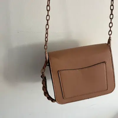 Cartera cruzada de cuero marrón - miniatura 2