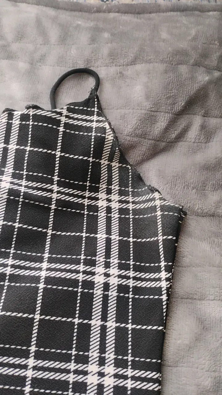 Vestido corto de tirantes con diseño a cuadros - 2