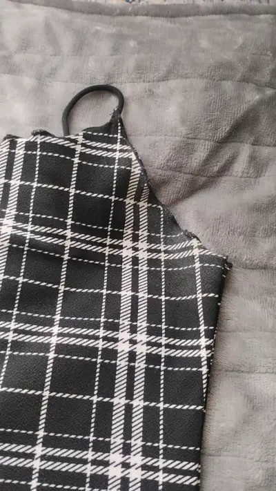 Vestido corto de tirantes con diseño a cuadros - miniatura 2
