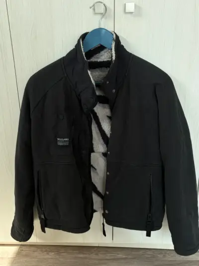 Chaqueta reversible negra y rayada Wild Lama - miniatura 1