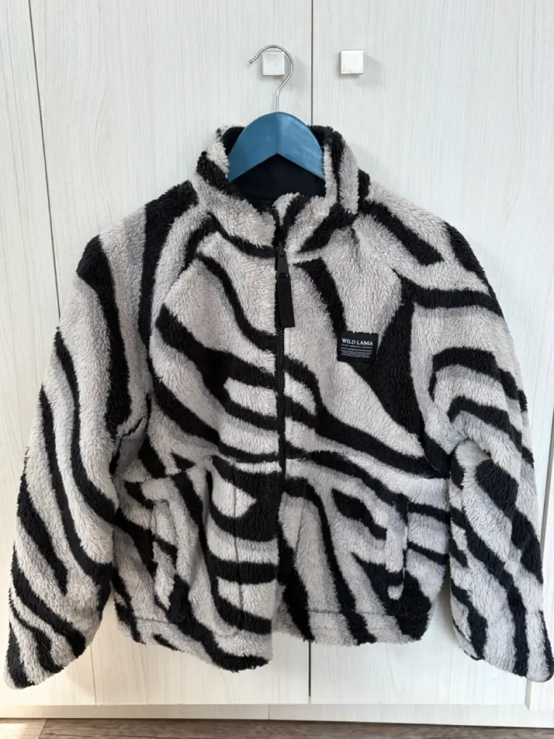 Chaqueta reversible negra y rayada Wild Lama - 4