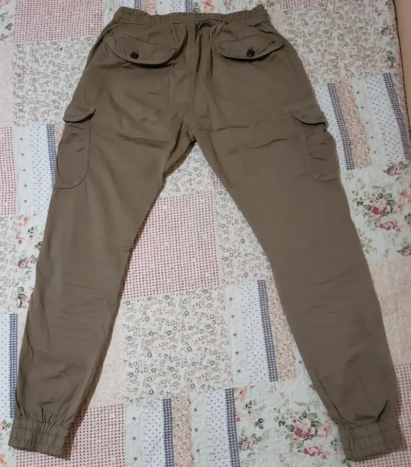 Pantalones cargo color caqui - 2