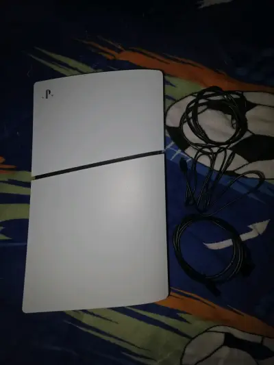 Consola de videojuegos con control y cables - miniatura 3