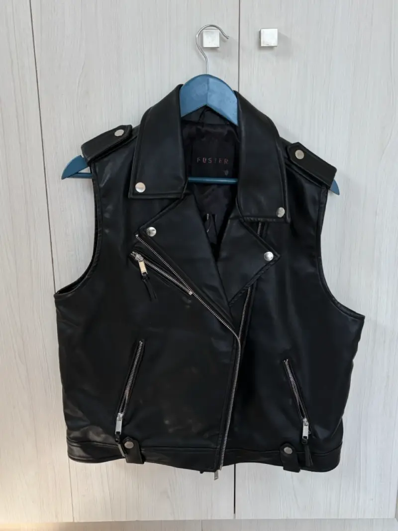 Chaleco de cuero negro estilo motociclista Foster - 2