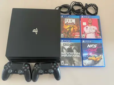 PlayStation 4 PRO con 4 juegos y 2 controles - miniatura 1