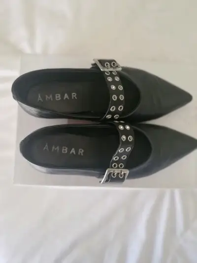 Zapatos cuero planos negros con hebilla Ámbar - miniatura 3